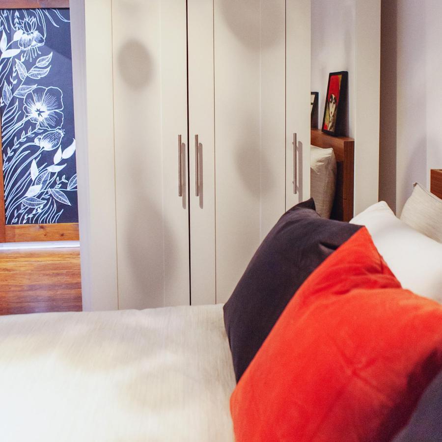 Hip Heritage Main Floor Flat In Downtown District ベルビル エクステリア 写真